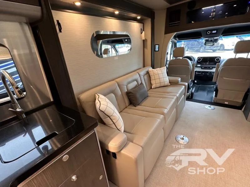 2024 Airstream Atlas Murphy Suite - Photo 4