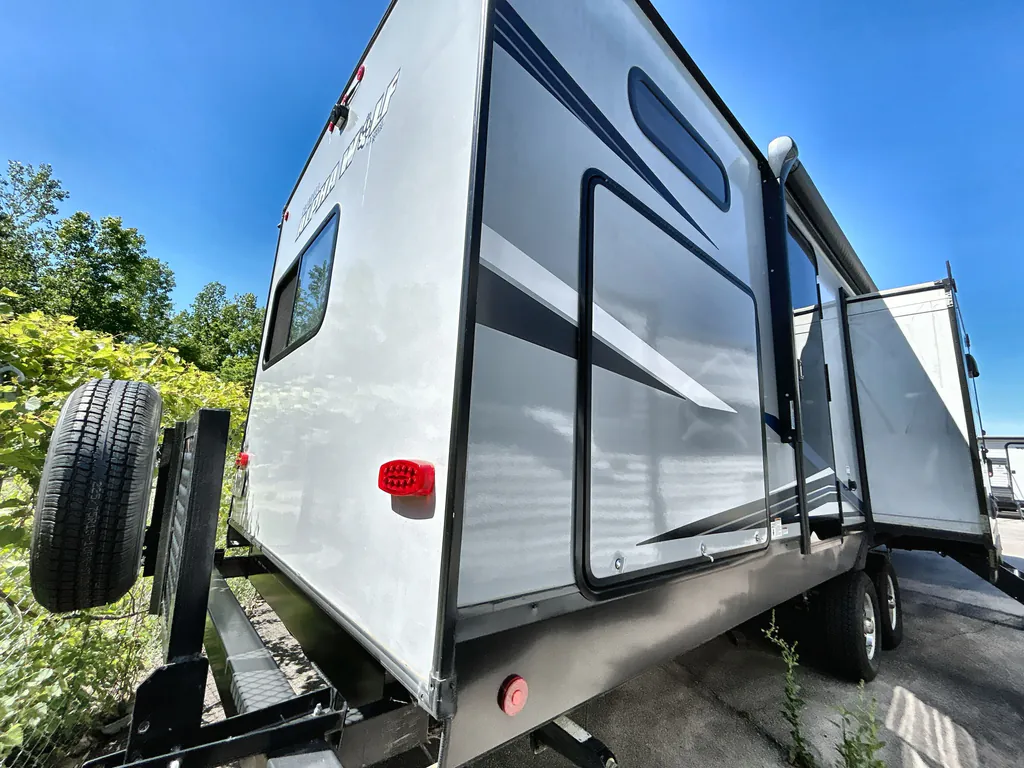 2022 Forest River Cherokee Alpha Wolf 33BH-L, Photos photo 10