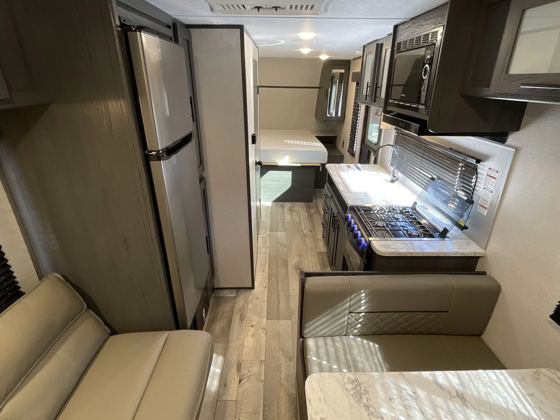 2022 Dutchmen Aspen Trail LE 21RD — living area main