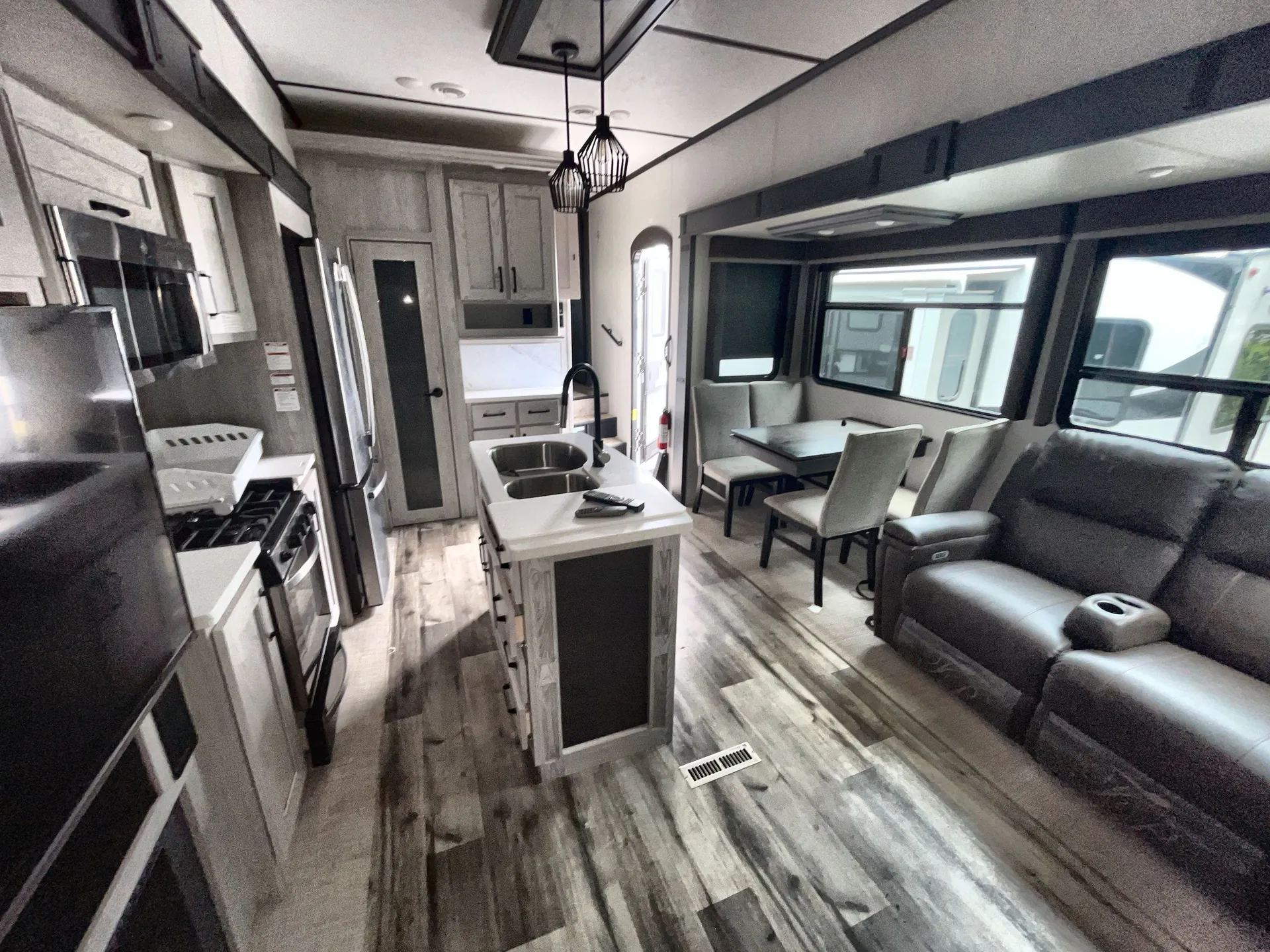 2022 Keystone Montana High Country 351BH — living area main