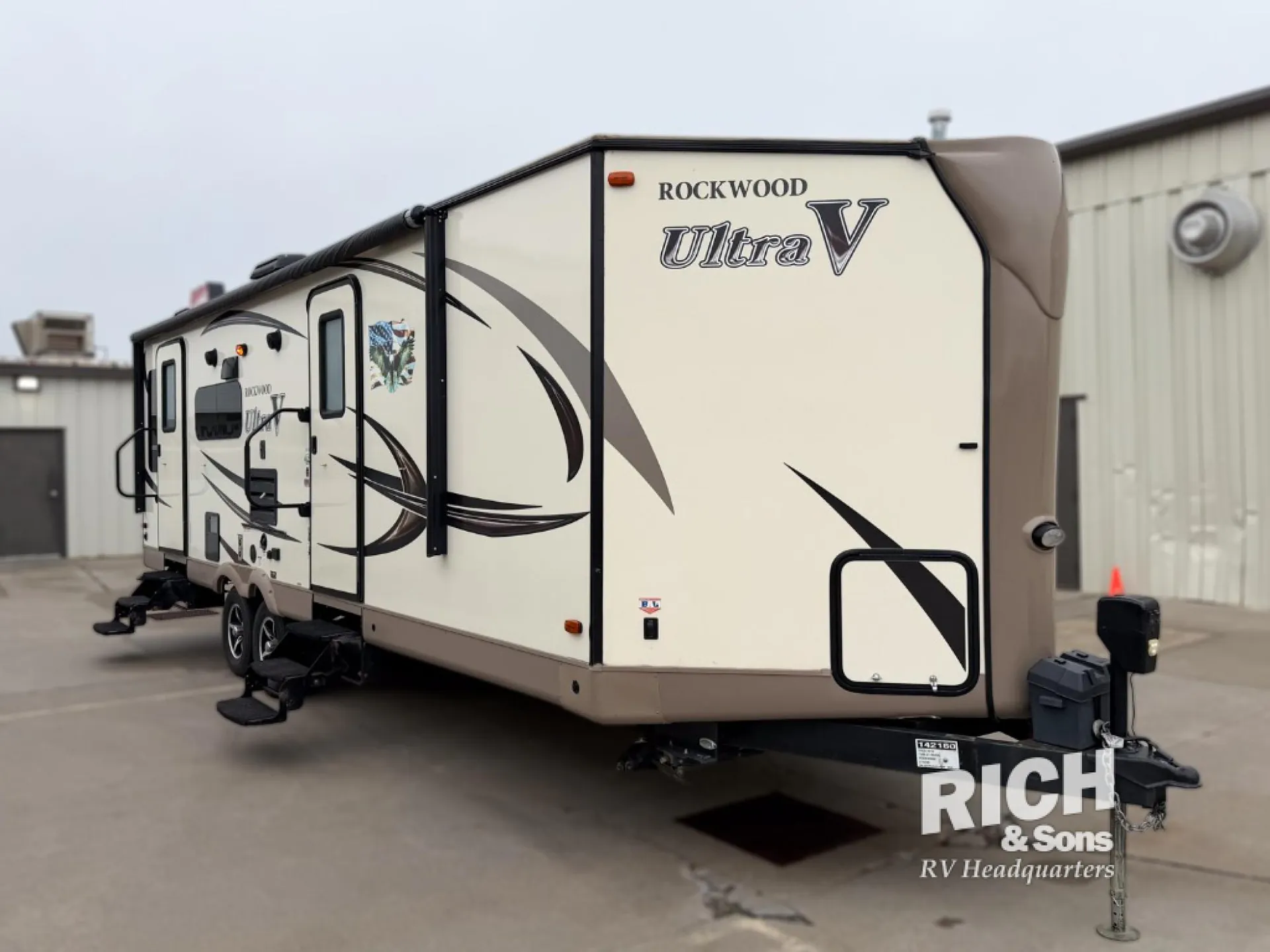 2016 Forest River Rockwood Ultra V 2715VS - Photo 2