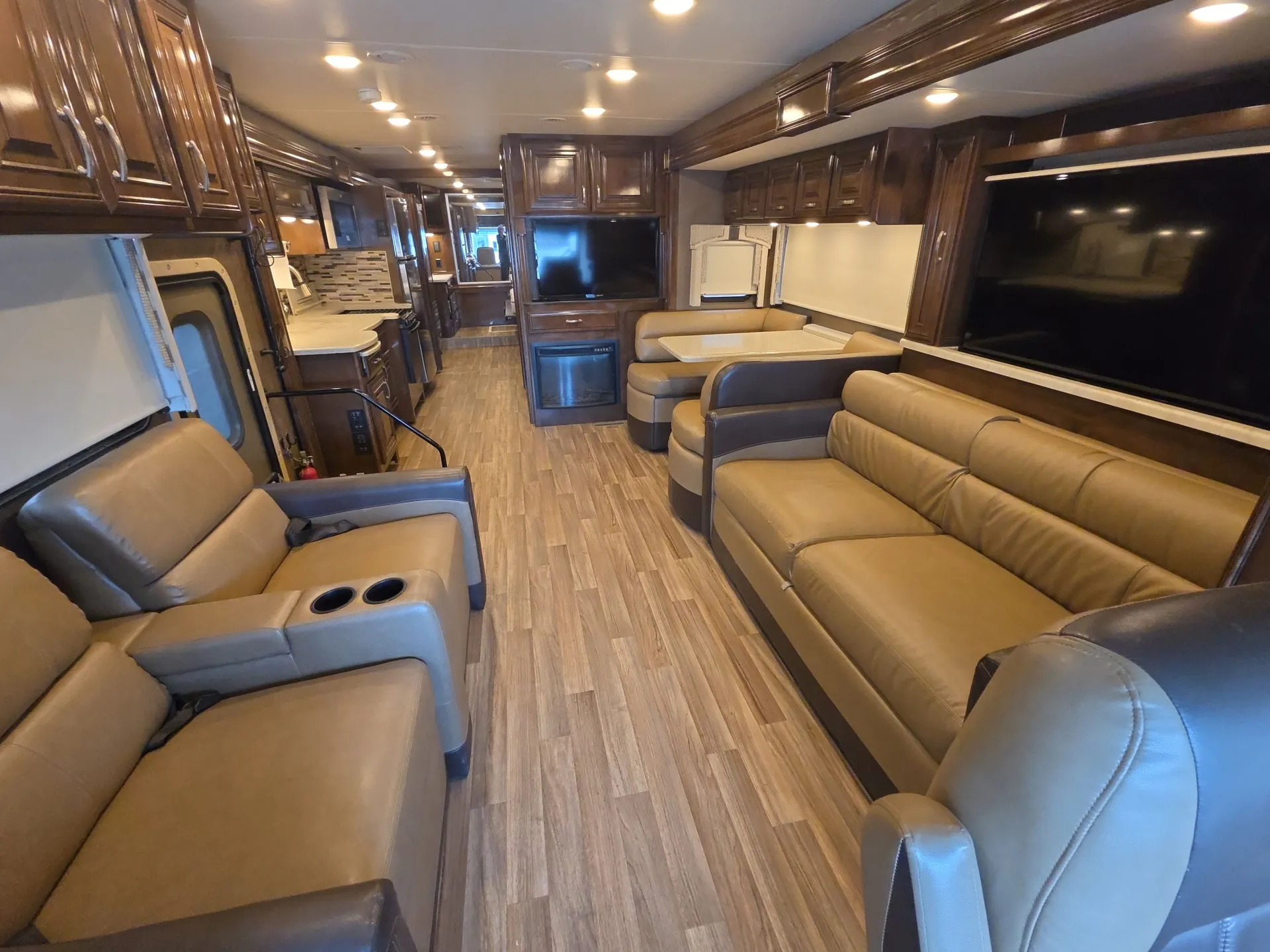 2018 Thor Motor Coach Palazzo 37.4 — living area main