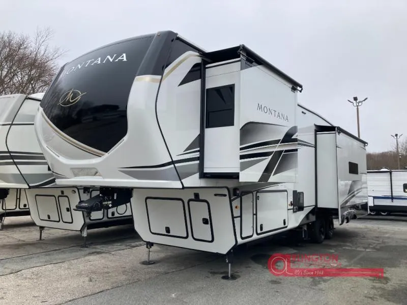 2025 Keystone Montana 3231CK - Photo 3