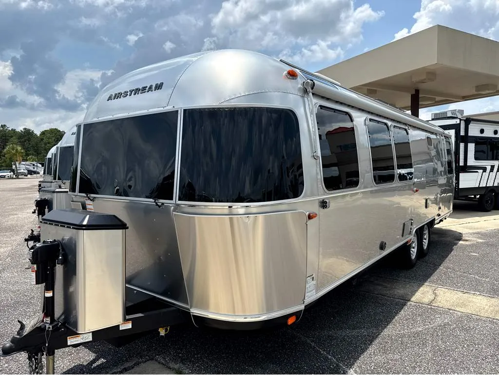 2026 Airstream Classic 30RB - Photo 3