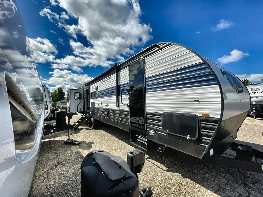 2023 Forest River Cherokee 306MM, Photos photo 5