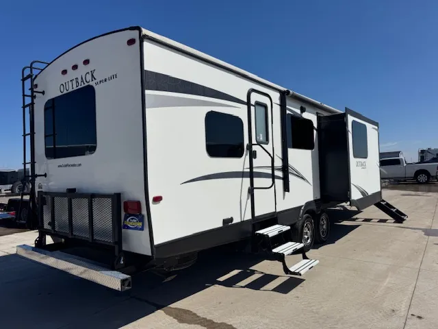 2017 Keystone Outback Diamond Super-Lite 332FK - Photo 3