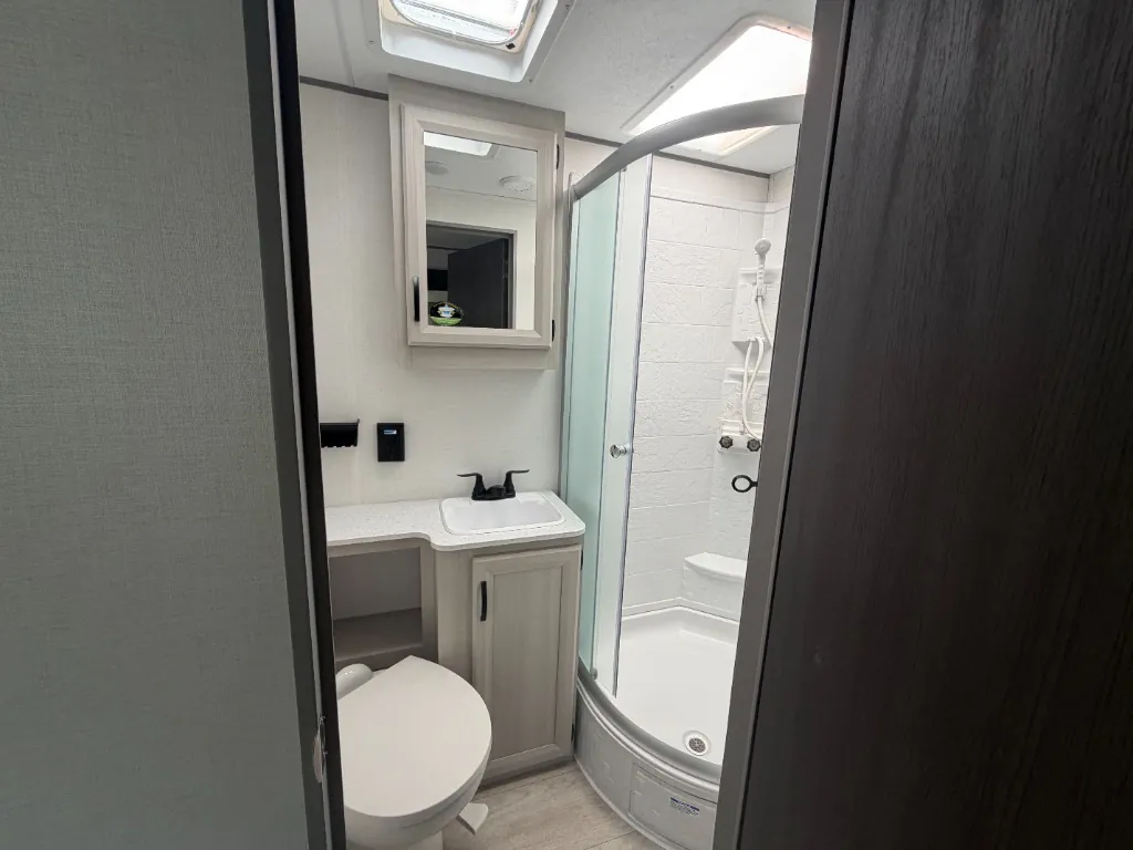 2027 Coachmen Catalina Legacy Edition 333DBDSCK, Photos photo 24