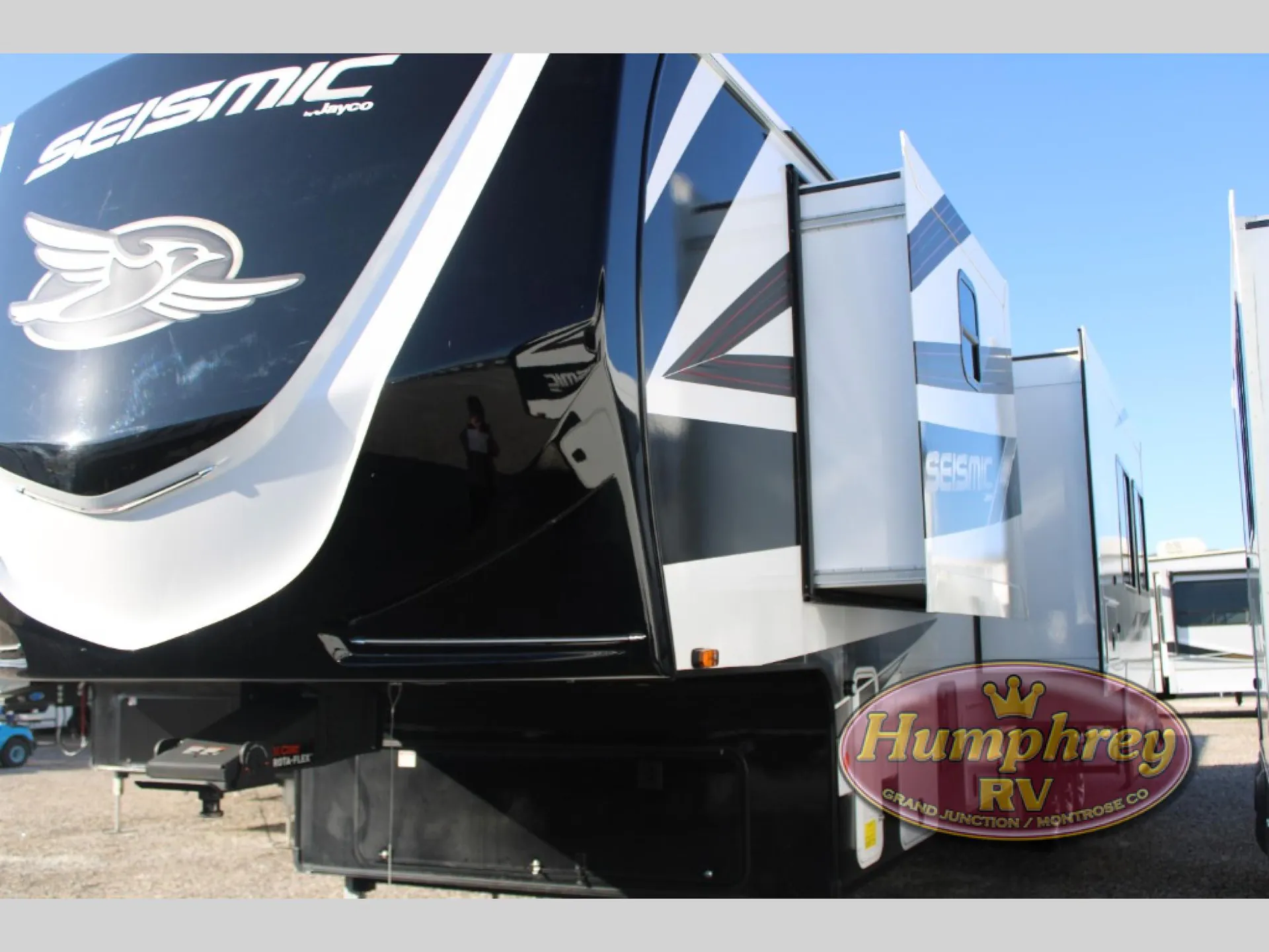 2025 Jayco Seismic 413 - Photo 3