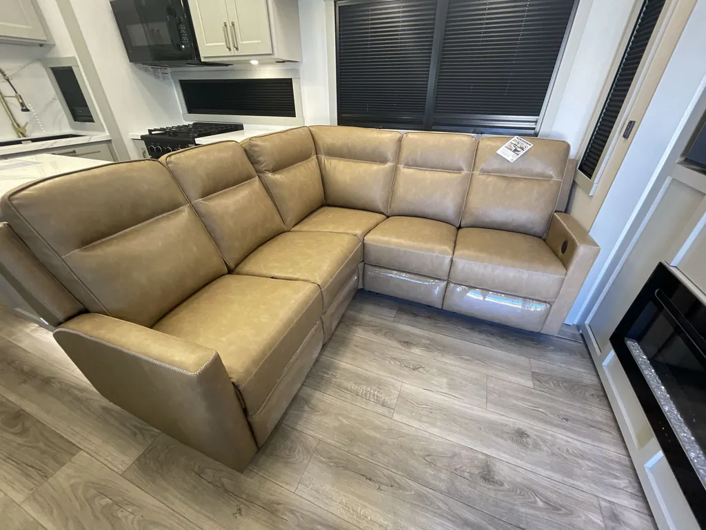 2026 Brinkley Model G 3950, Photos photo 15