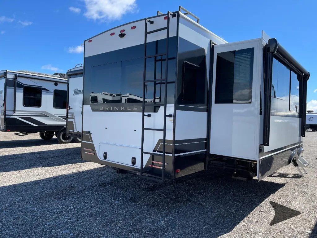 2026 Brinkley Model Z Air 297, Photos photo 10
