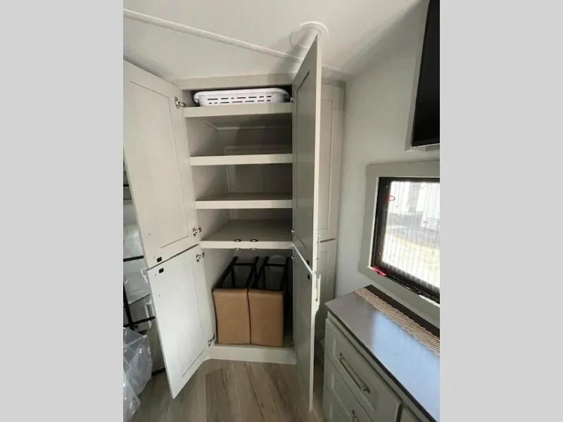 2026 Brinkley Model G 4000, Photos photo 32