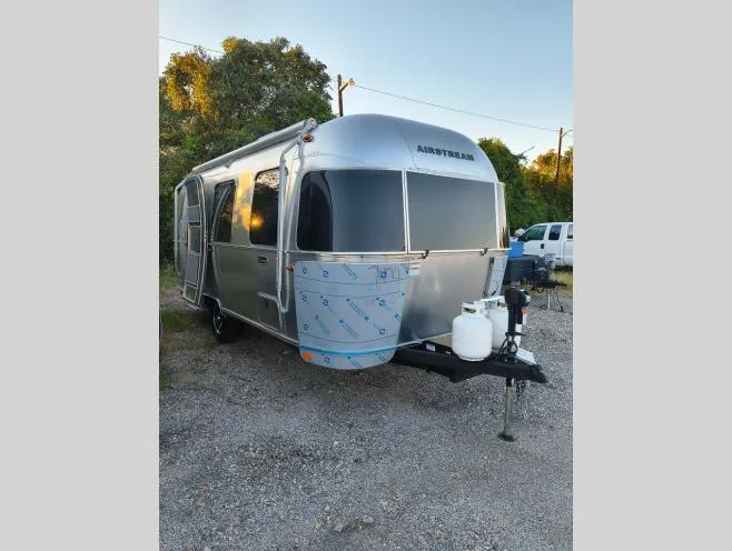 2026 Airstream Caravel 22FB - Photo 2
