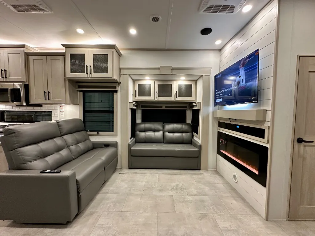 2026 Grand Design Solitude 417KB - Photo 4