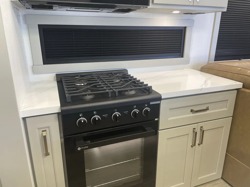 2026 Brinkley Model G 3950, Photos photo 20