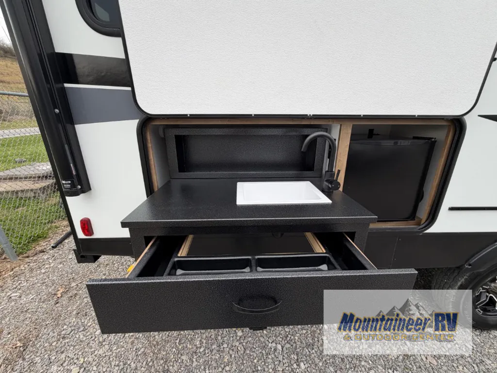 2024 Coachmen Freedom Express Ultra Lite 274RKS, Photos photo 19