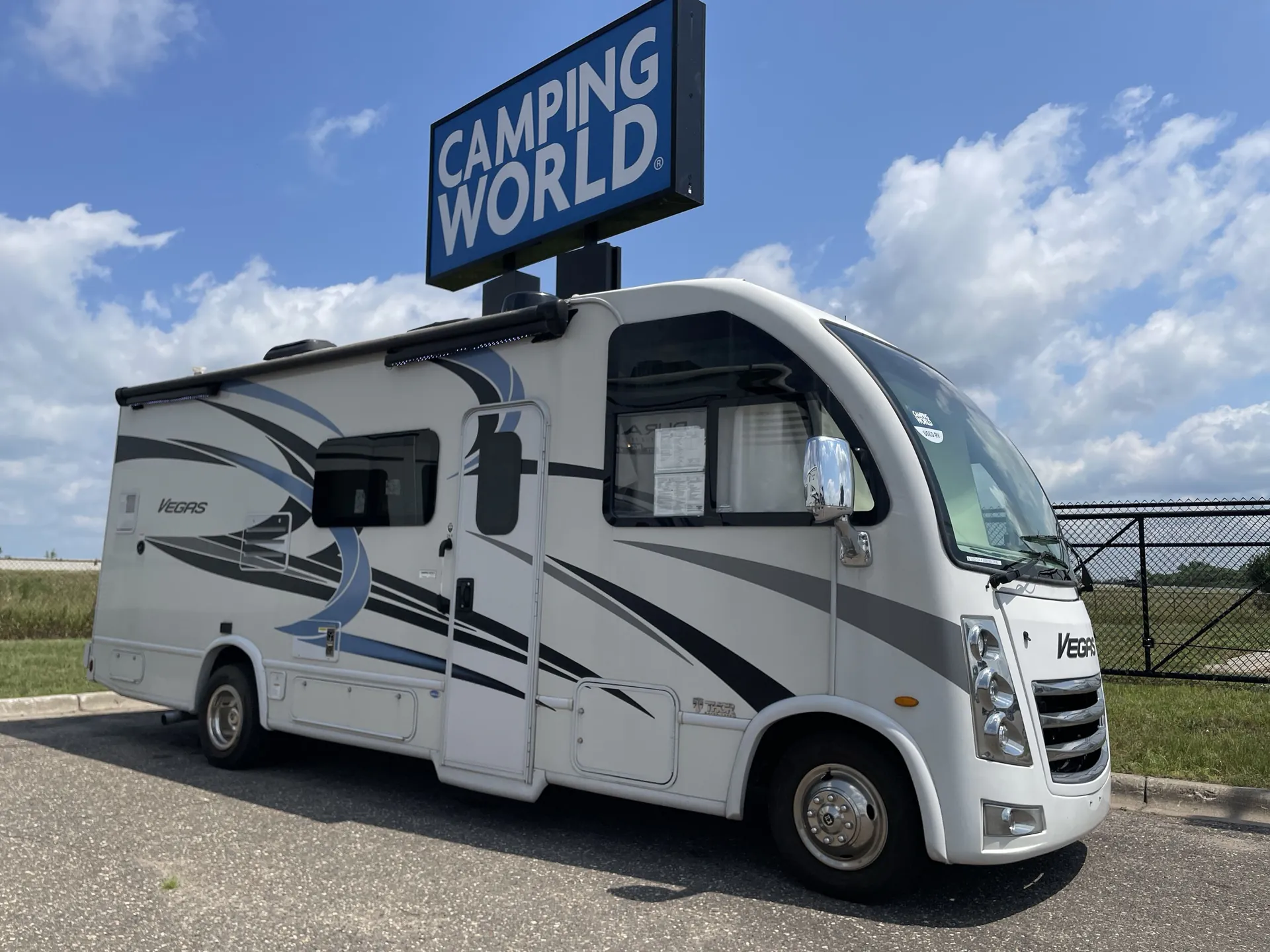 2022 Thor Motor Coach Vegas 24.4 - Photo 2
