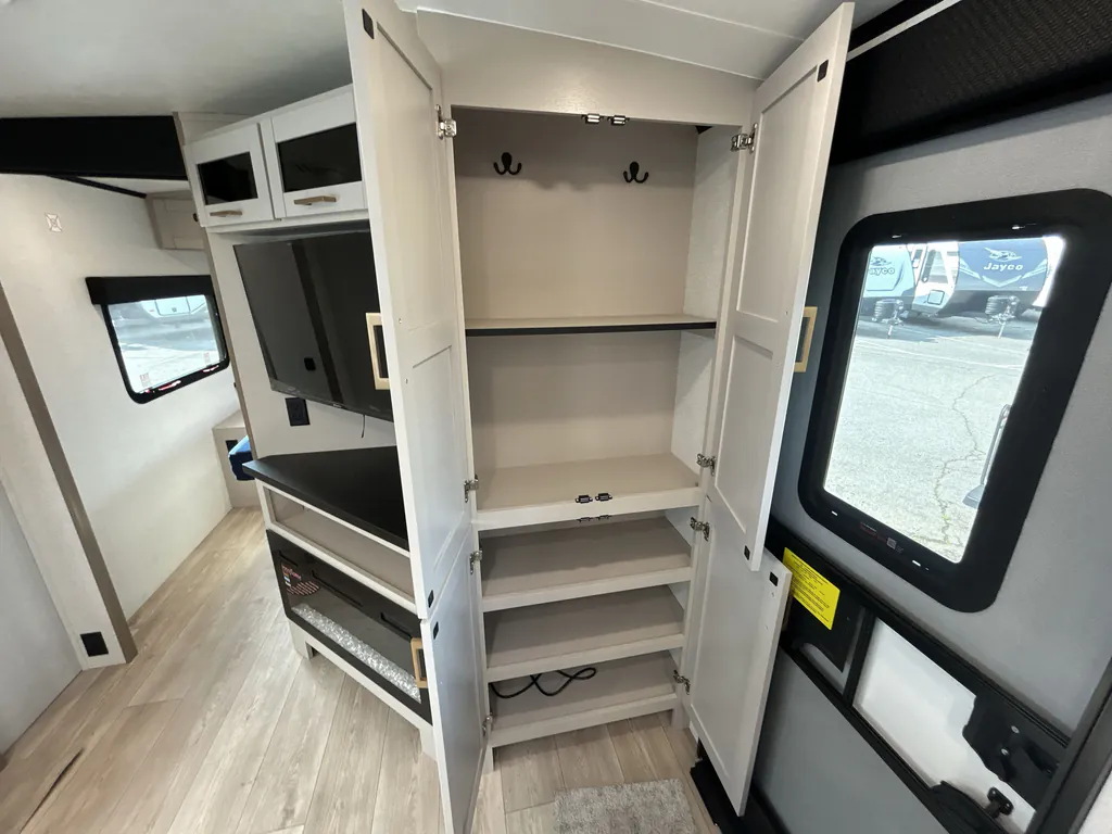 2027 Jayco Jay Feather 29BHB, Photos photo 13