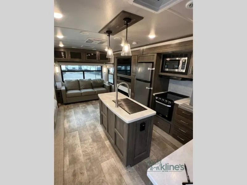 2022 Forest River Rockwood Signature Ultra Lite 8337RL - Photo 3