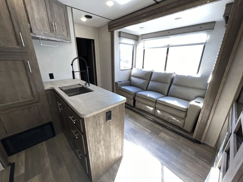 2022 Forest River XLR Boost 31QB, Photos photo 2