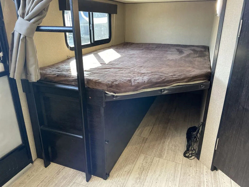 2017 Grand Design Imagine 2800BH, Photos photo 21