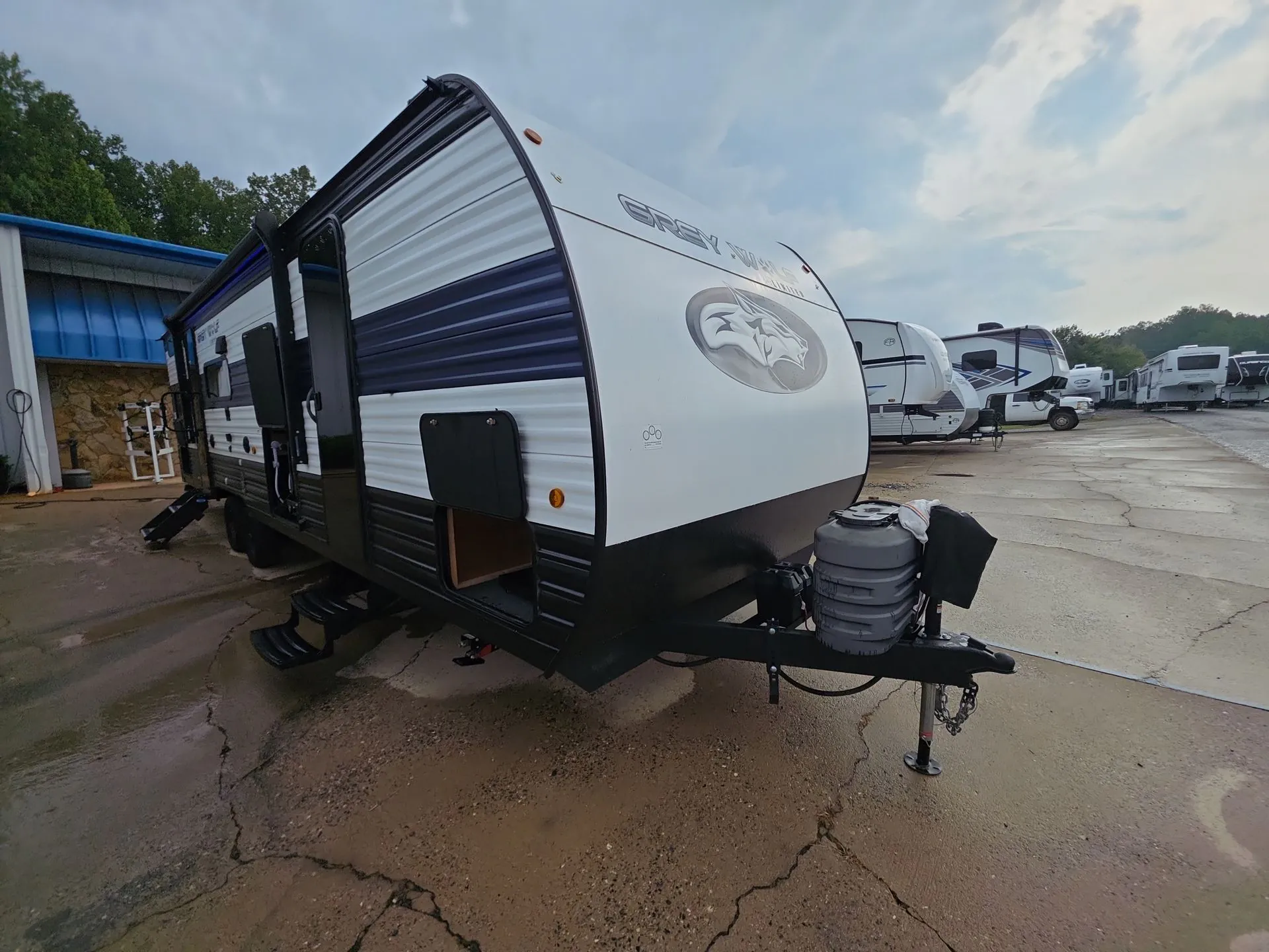 2024 Forest River Cherokee Grey Wolf 27DBH - Photo 3