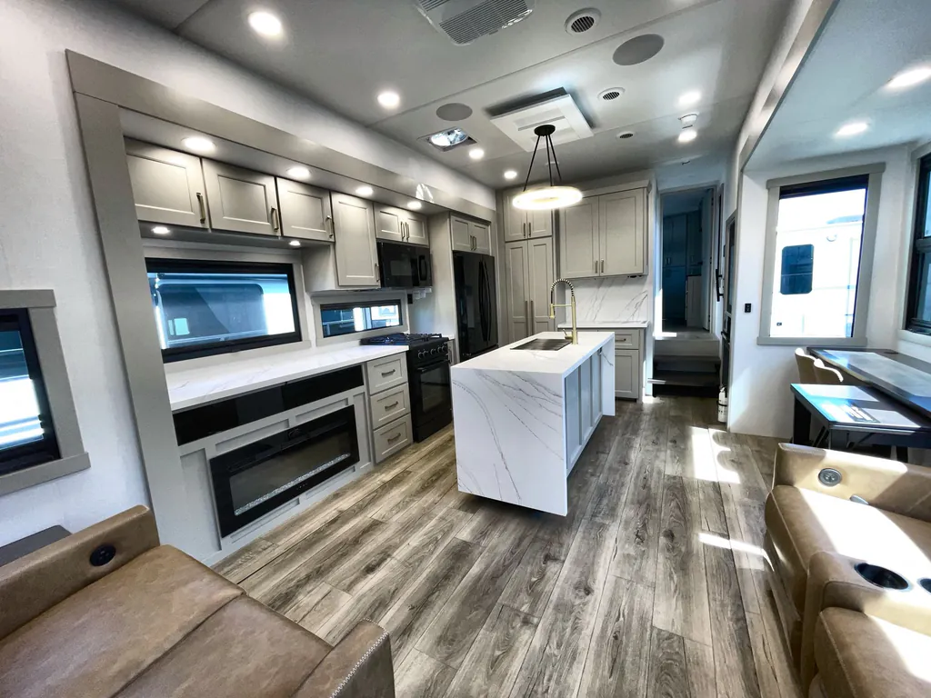 2026 Brinkley Model G 4100, Photos photo 14