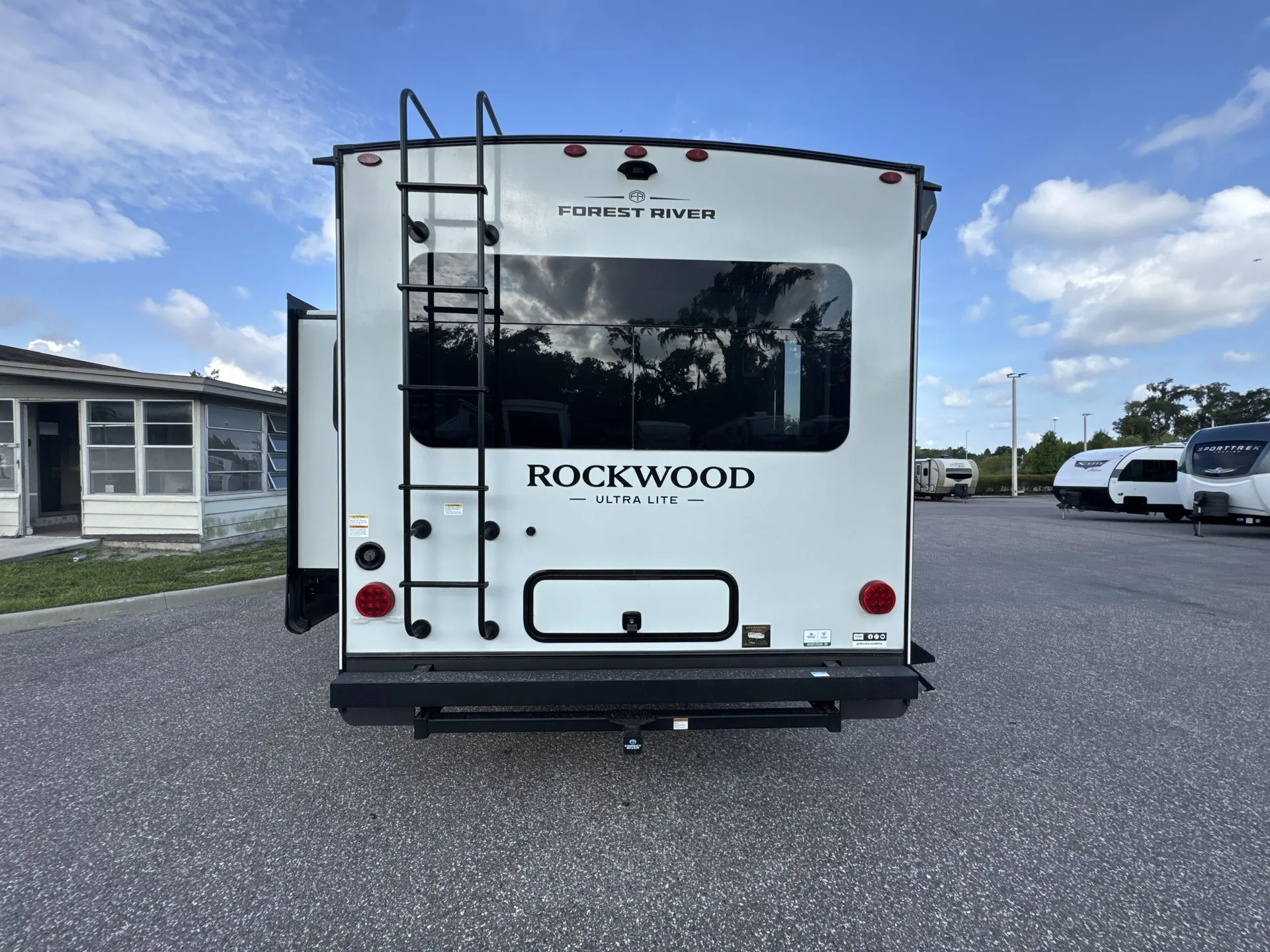 2027 Forest River Rockwood Ultra Lite 2618RD - Photo 4