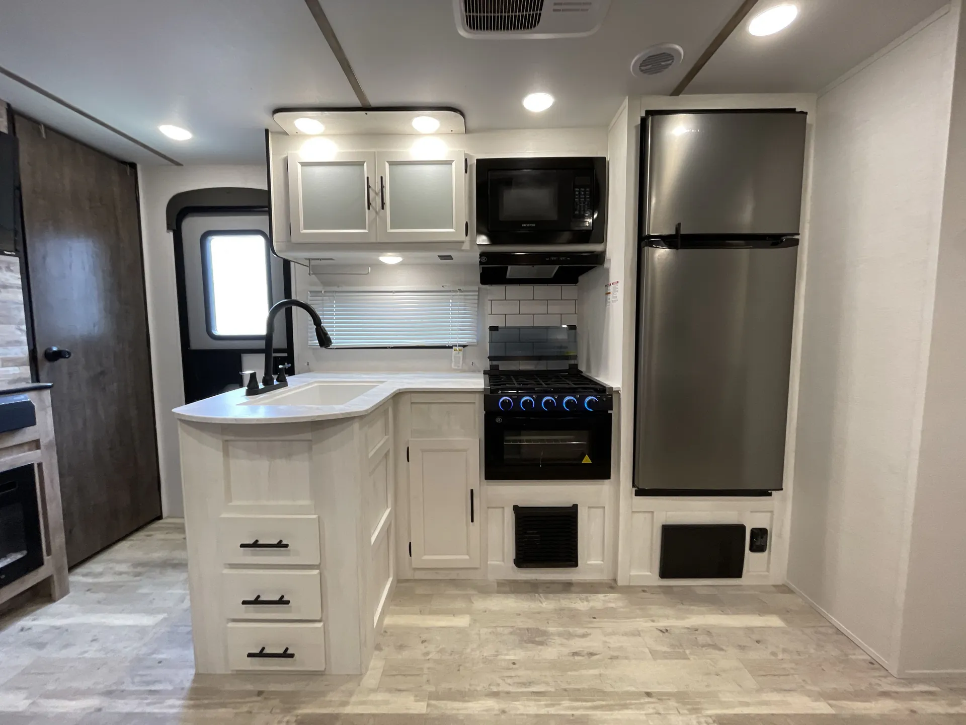 2024 Gulf Stream Ameri-Lite 279BH — living area main