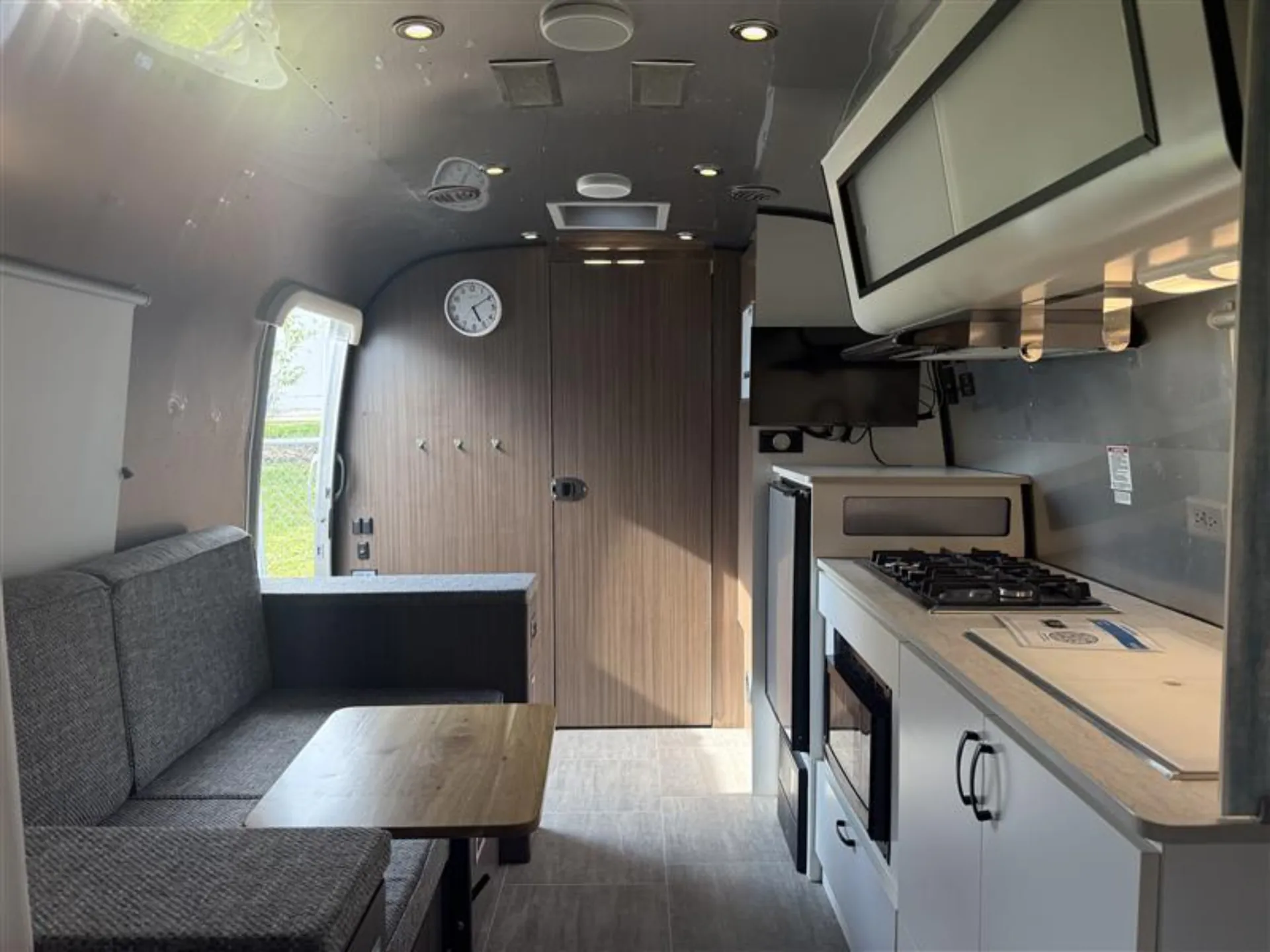 2021 Airstream Caravel 22FB - Photo 4