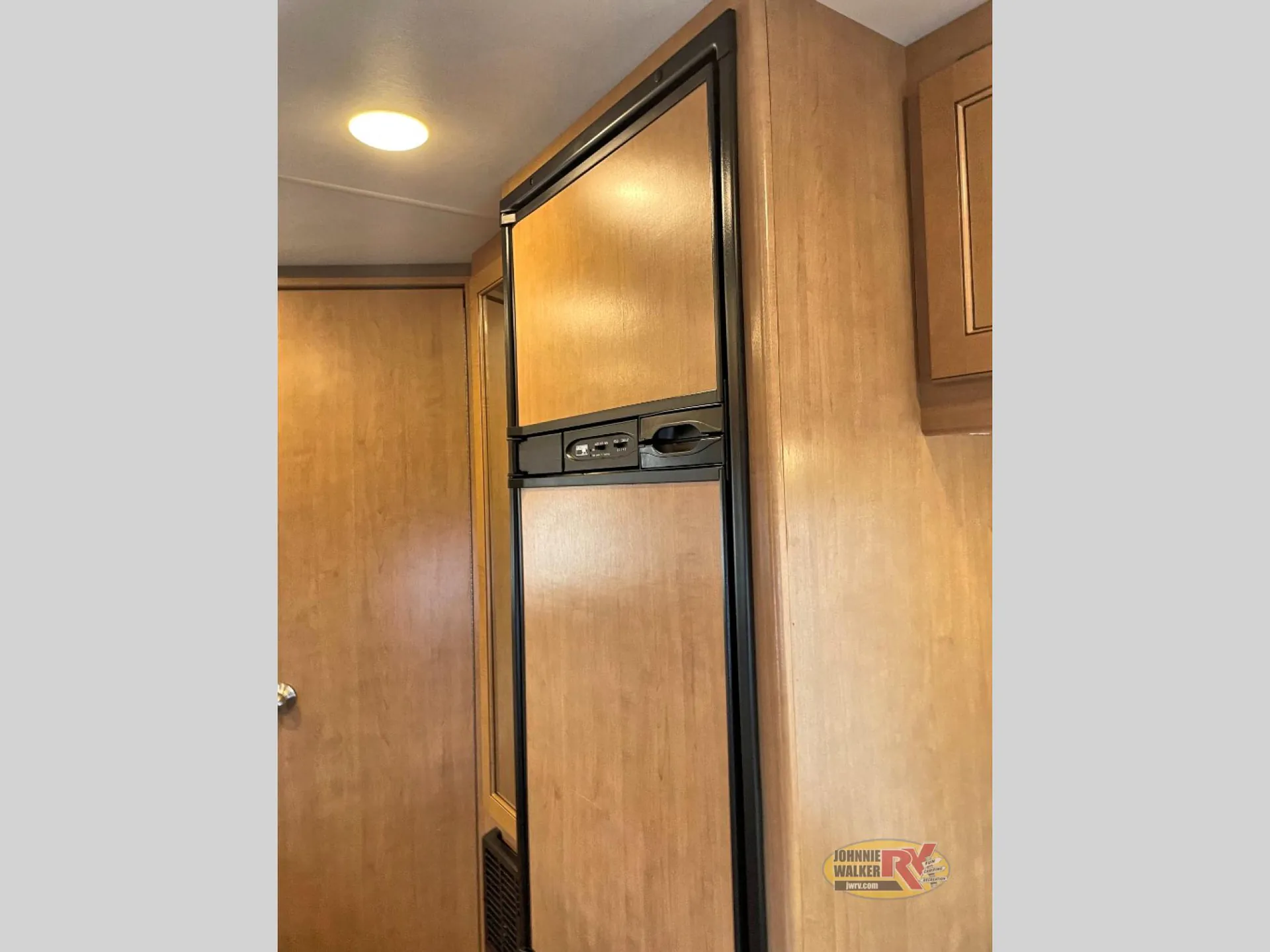 2018 Thor Motor Coach Four Winds 23U - Photo 3