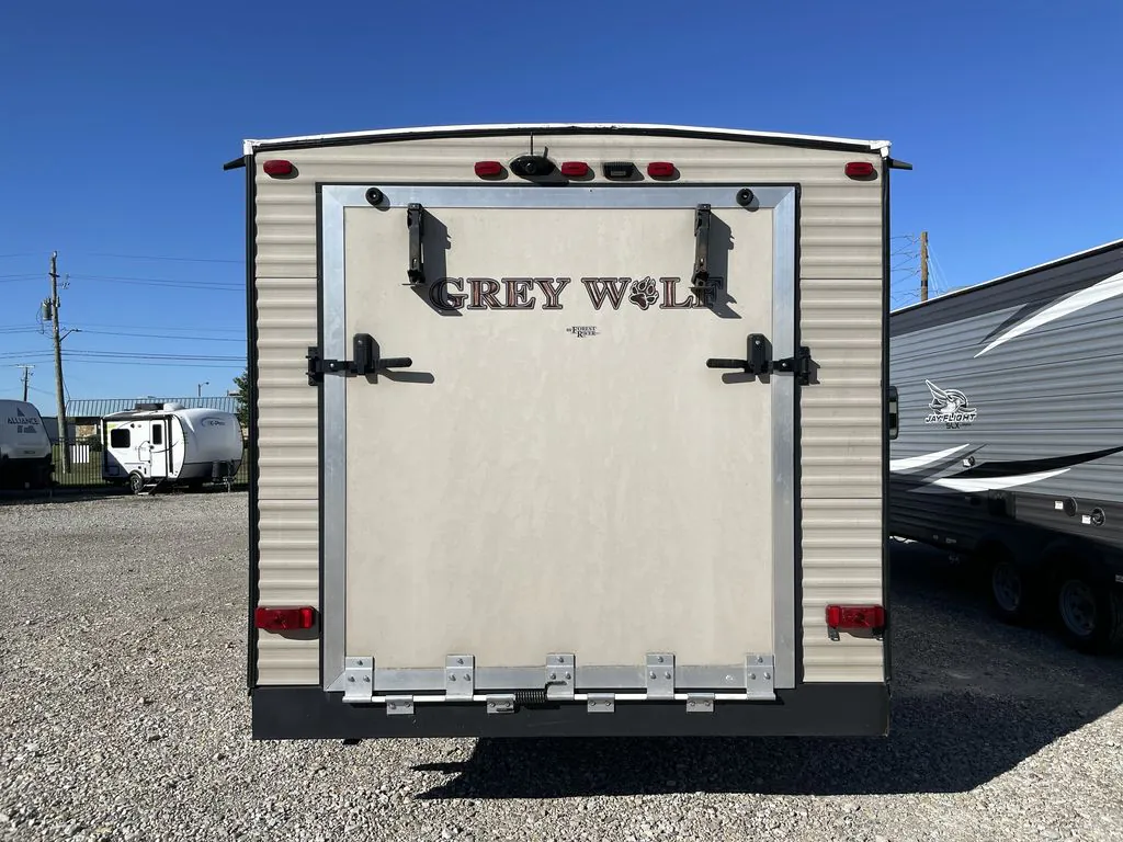 2017 Forest River Cherokee Grey Wolf 22RR — Photo 6