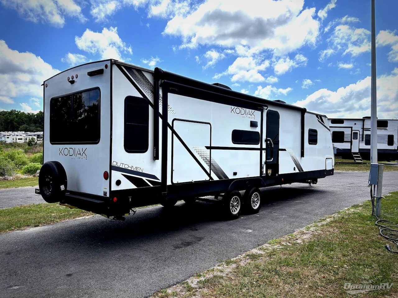 2025 Dutchmen Kodiak Ultimate 3221RLSL dealer photo 2 from Optimum RV