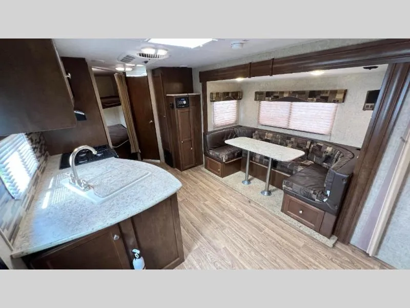 2016 Venture RV SportTrek 251VBH - Photo 4