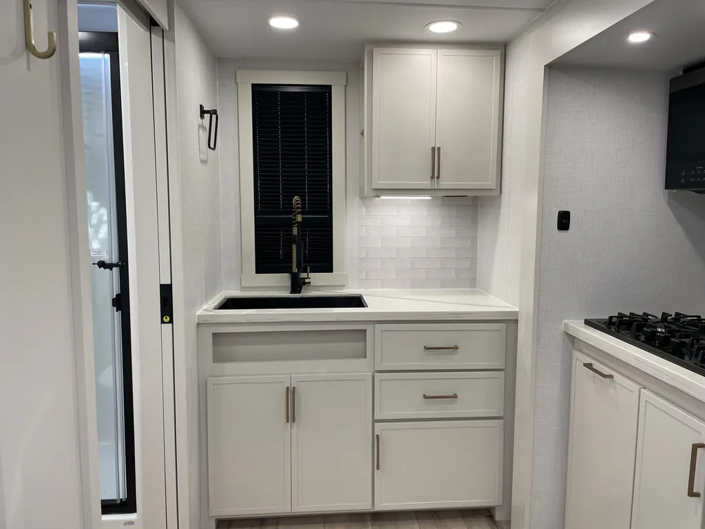2026 Brinkley Model I 235, Photos photo 15