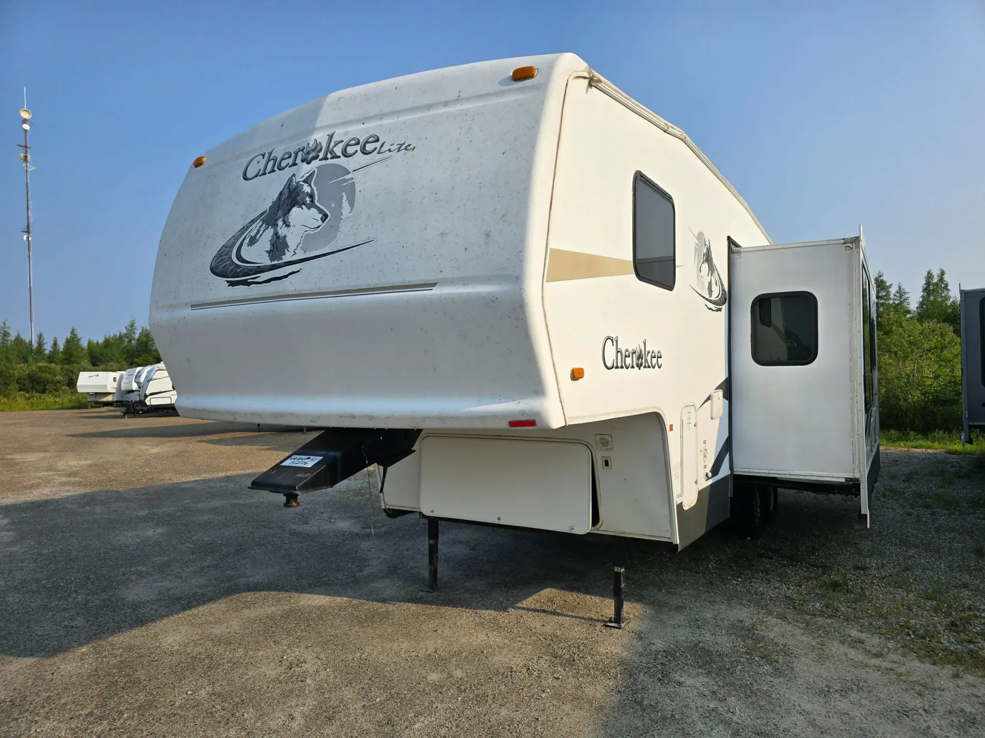 2006 Forest River Cherokee 255S - Photo 2