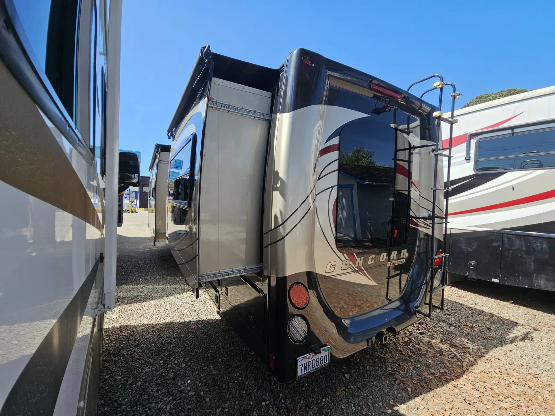 2017 Coachmen Concord 300DS - Photo 4