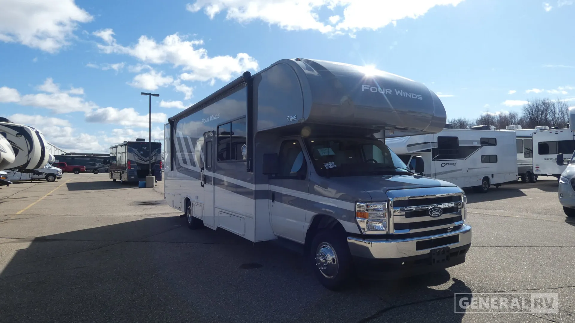 2026 Thor Motor Coach Four Winds 29K - Photo 2