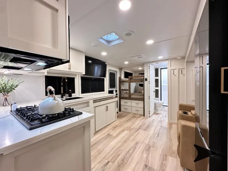 2026 Brinkley Model Ix 24X - Photo 4