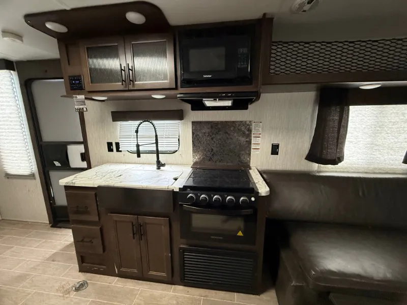2021 Forest River Cherokee Grey Wolf 22RR — Photo 5