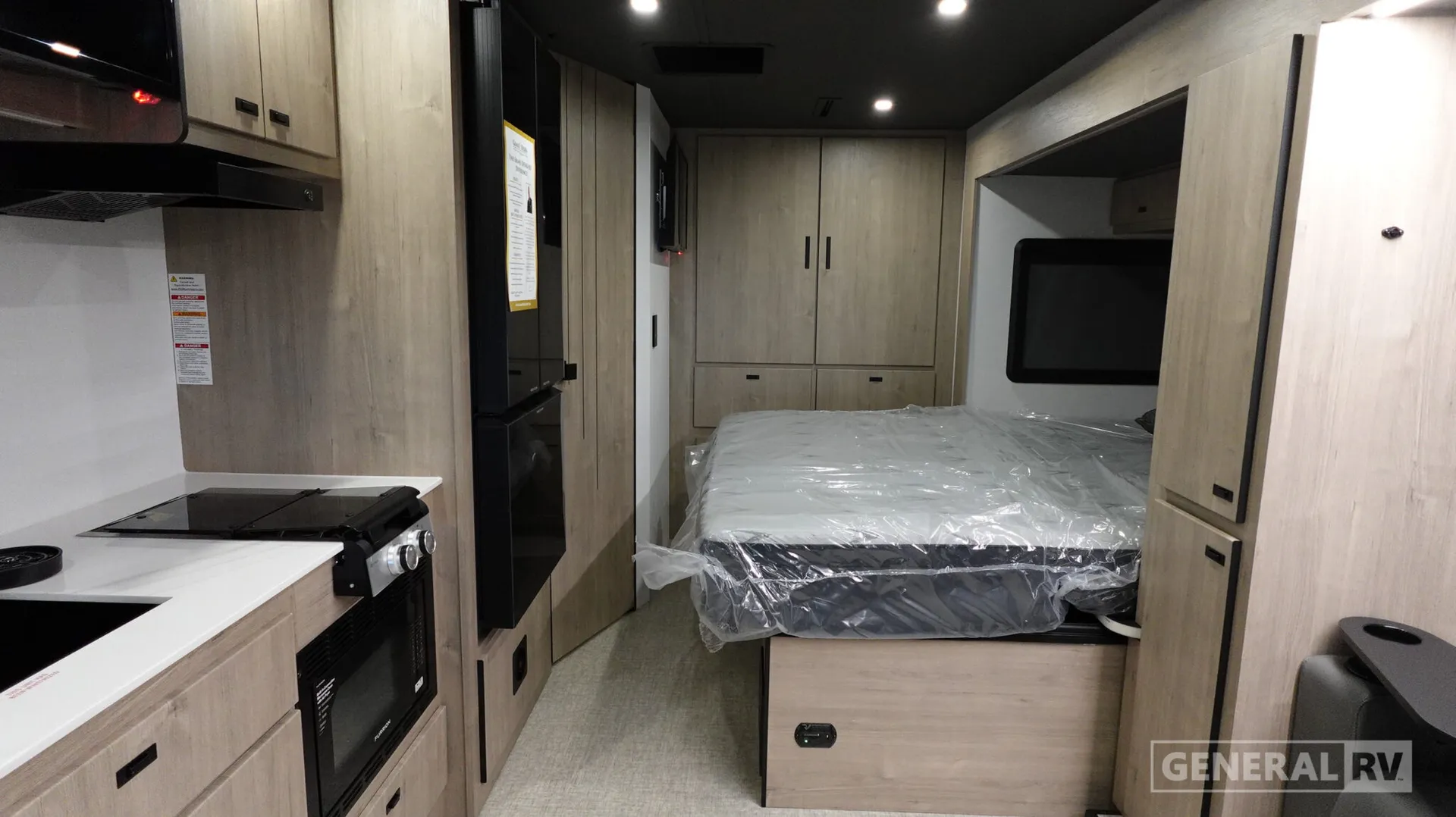 2026 Grand Design Lineage Series M 25FW - Photo 3