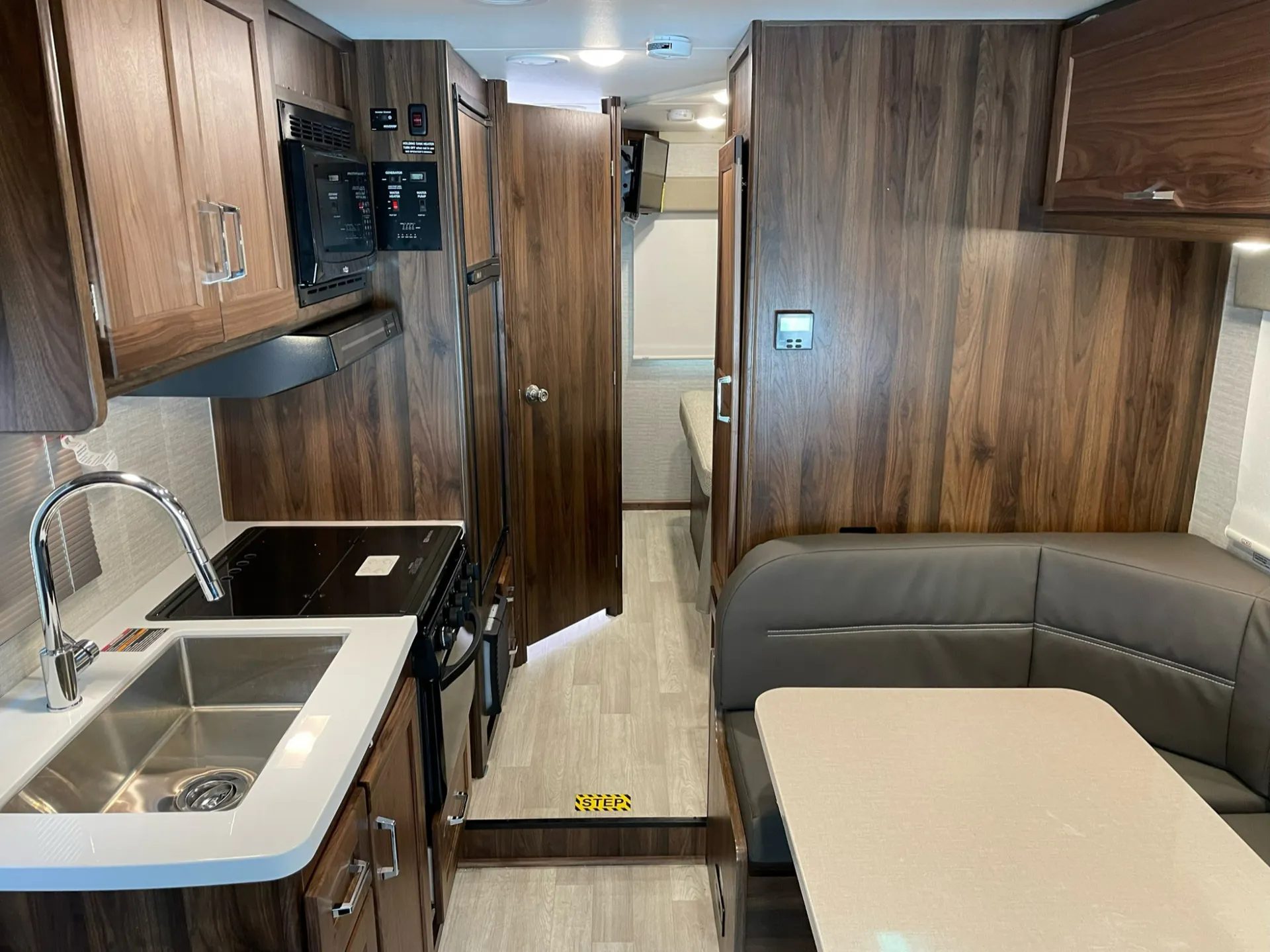2025 Winnebago Spirit 22M - Photo 3