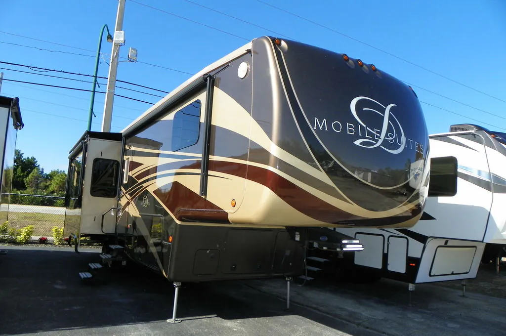 2018 DRV Mobile Suites 36RSSB3 - Photo 2