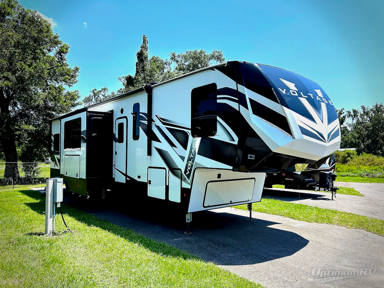 2022 Dutchmen Voltage 4015 dealer photo 1 from Optimum RV