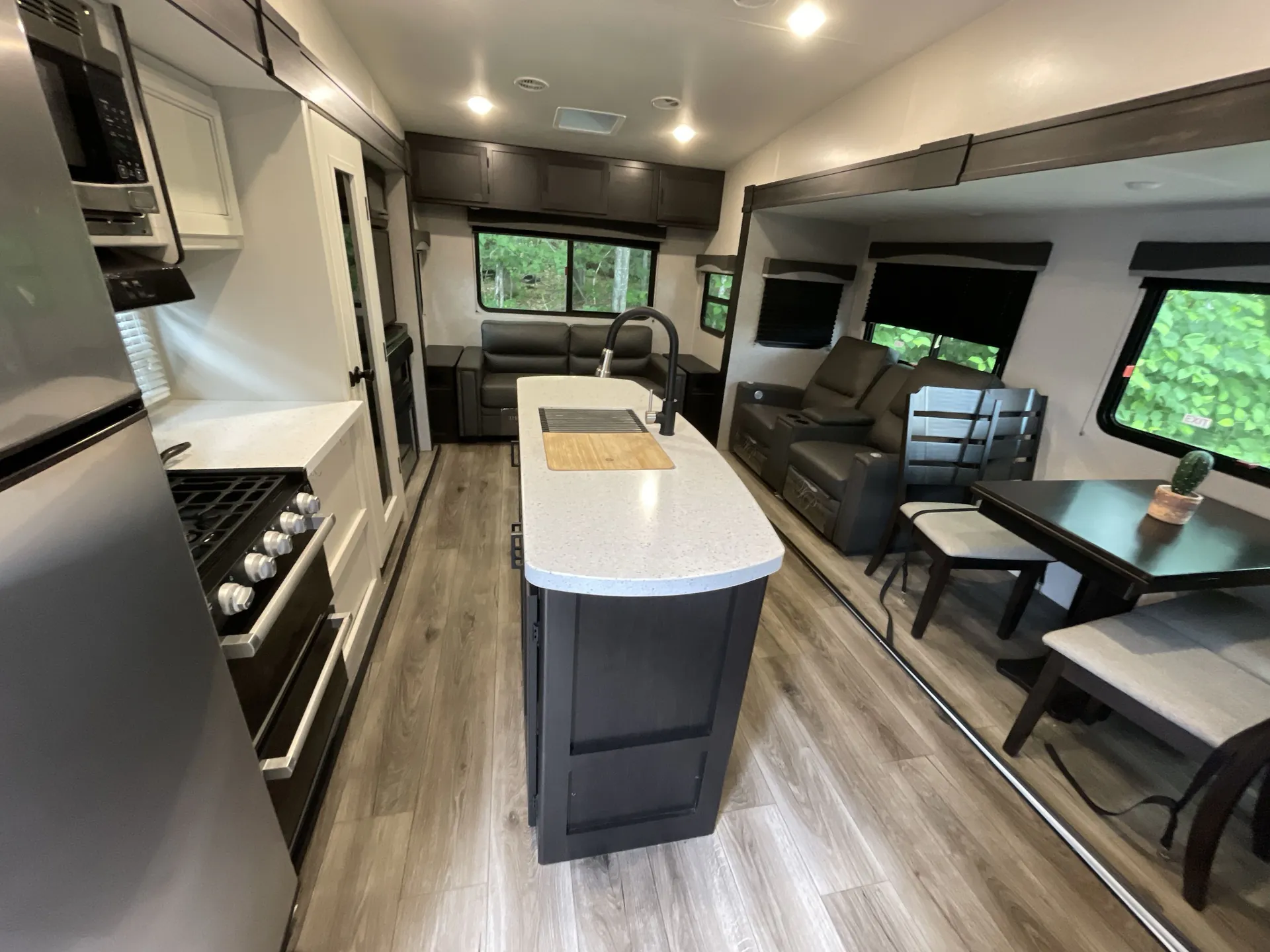 2021 Highland Ridge Light 332RLS - Photo 3