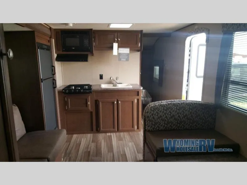 2017 Shasta RVs Flyte 255RS - Photo 4