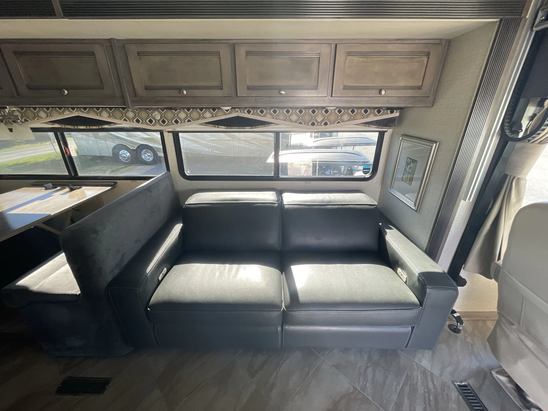 2018 Winnebago Sightseer 36Z — living area main