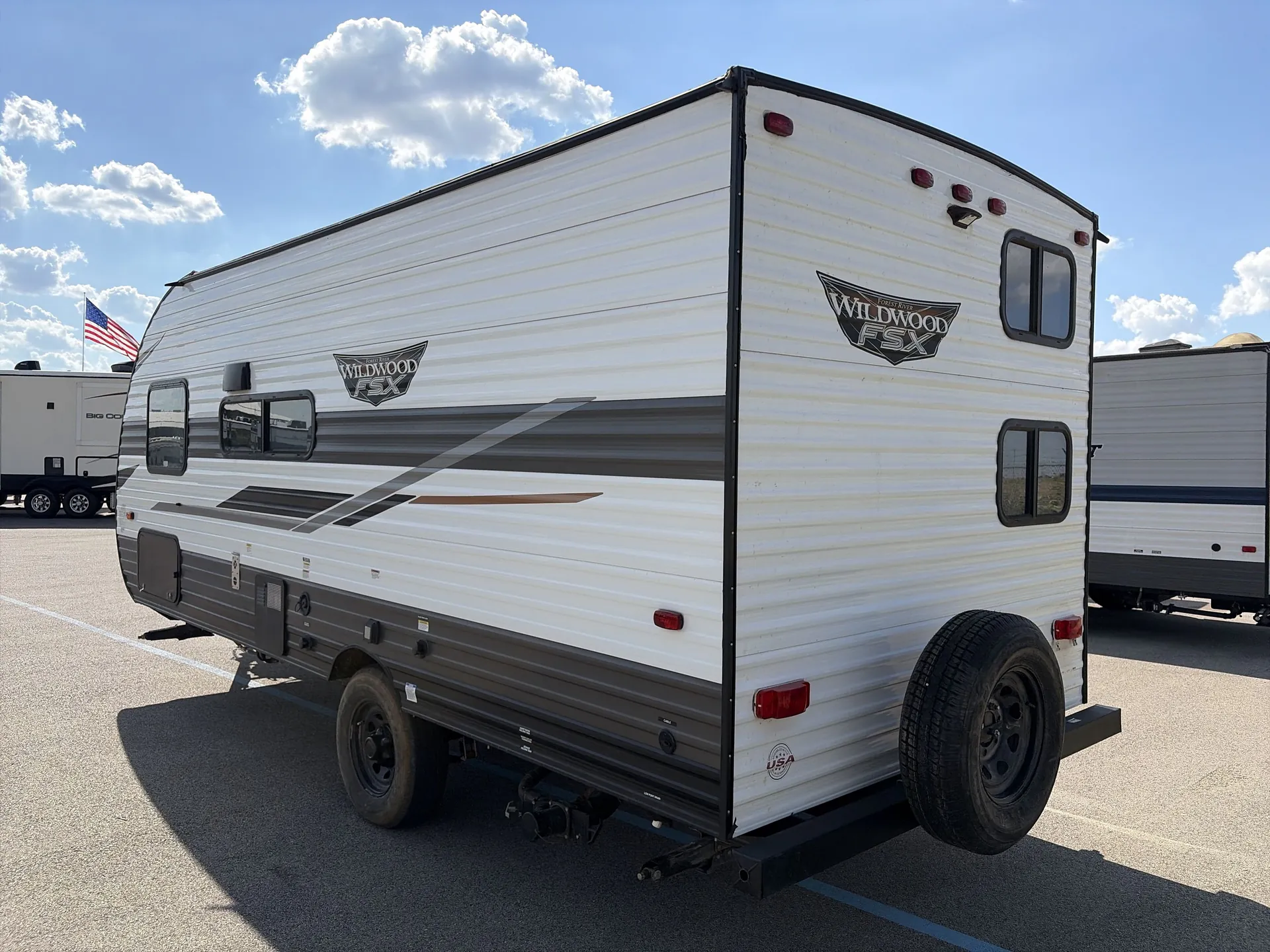 2022 Forest River Wildwood FSX 179DBK — off campside