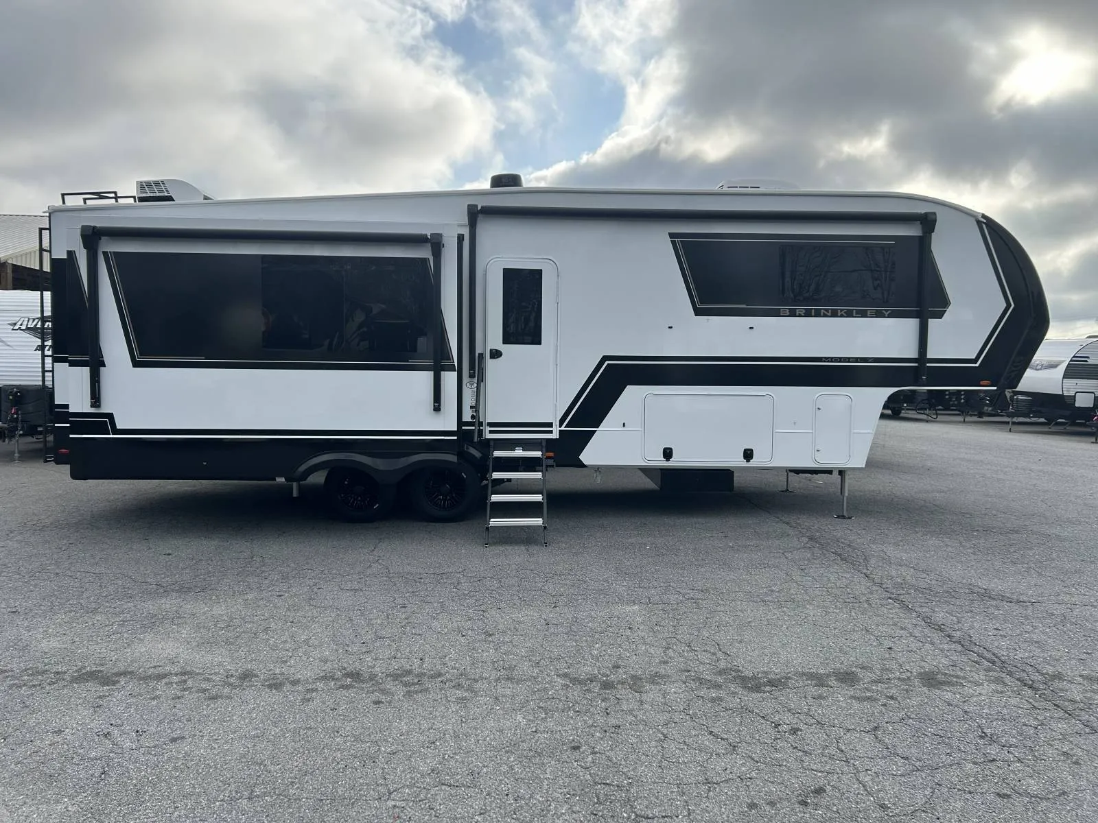 2026 Brinkley MODEL Z 3200 - Photo 3