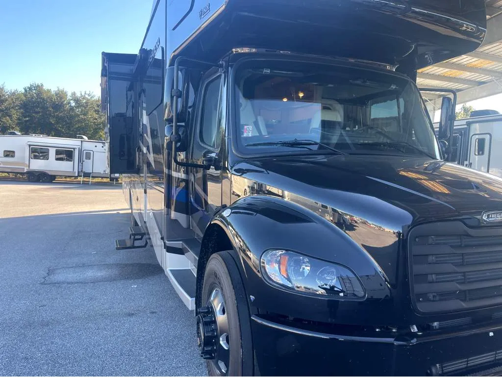 2026 Thor Motor Coach Pasadena 38FX - Photo 2