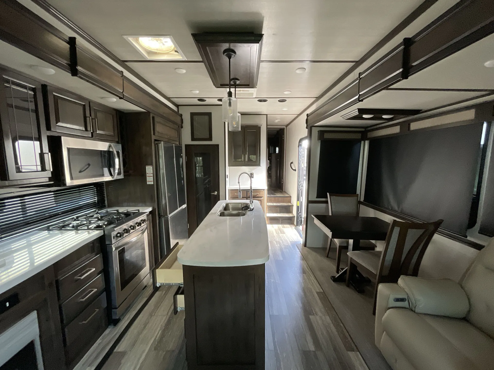 2022 Dutchmen Yukon 320RL - Photo 4
